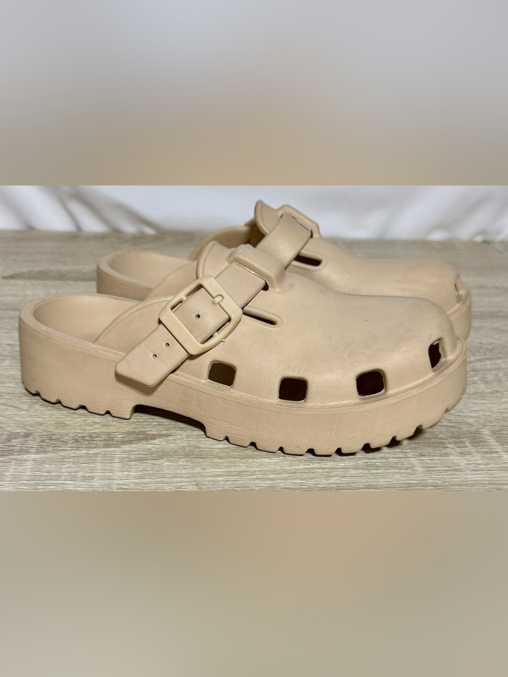 Free People Sz 5/6 Women’s Karlie Buckle Clogs, Sand Dune